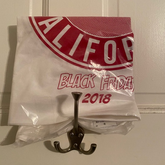 Hollister 2018 Black Friday Bag NWT - Picture 3 of 3
